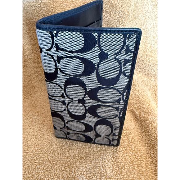 Coach Tri-Wallet - Picture 2 of 3